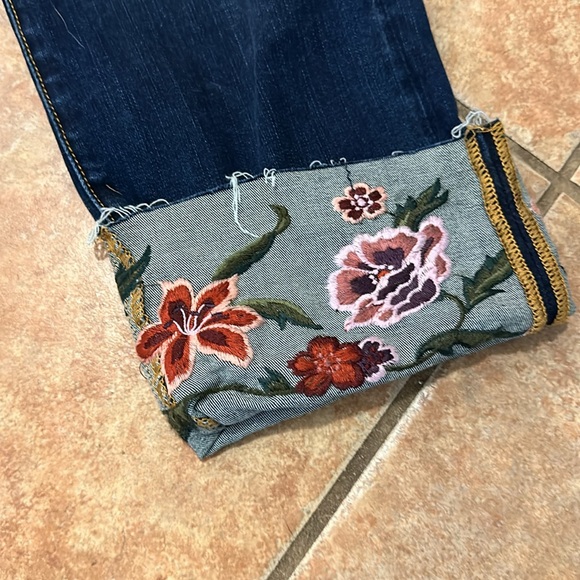 DRIFTWOOD Colette cuffed embroidered straight crop jeans Size 31 - Picture 3 of 5